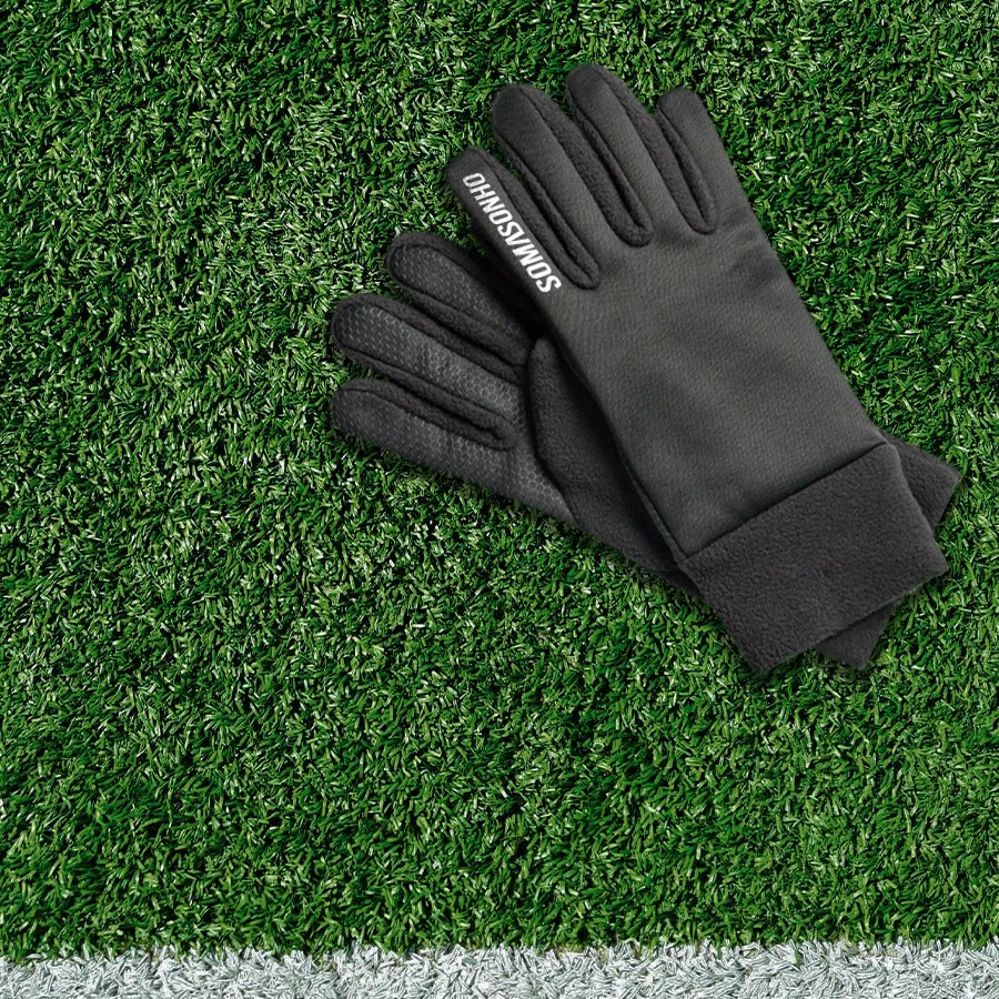 【NEW ITEM】
防風性と機能性を兼ね備えたユーティリティフィールドグローブ。プレー感覚を損なわないすべり止め付きで、スマートフォン操作にも対応。ユースサイズは移動時に安心なリフレクター付き。
【2 SIZE】
・大人サイズ フリー(手囲25㎝)
・大人サイズ フリー(手囲25㎝)